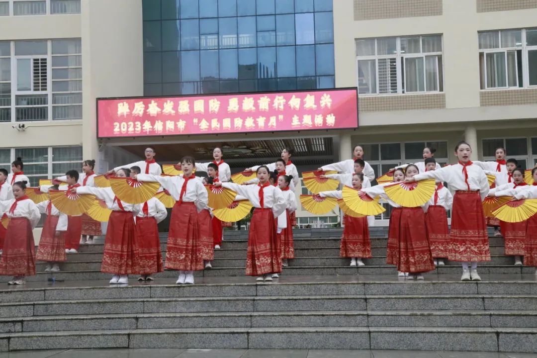 信阳市羊山外国语小学:踔厉奋发强国防 勇毅前行向复兴