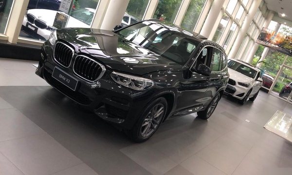 到店实拍2021款宝马x3!黑色涂装很帅气,卖出"白菜价"