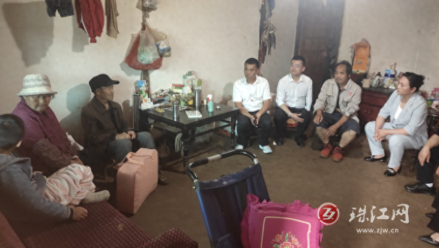 曲靖市残联到宣威市落水镇多乐村开展慰问困难残疾妇女儿童并开展乡村