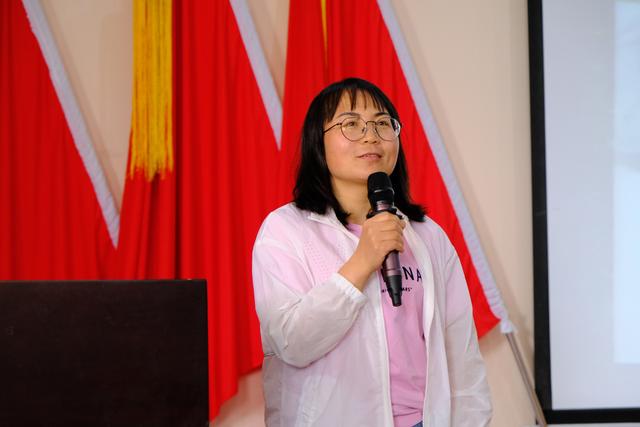 富源县第六中学开展教师读书慧谈活动