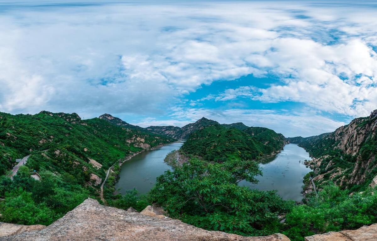 自然与美食:在怀柔白河湾的伊户人家民宿