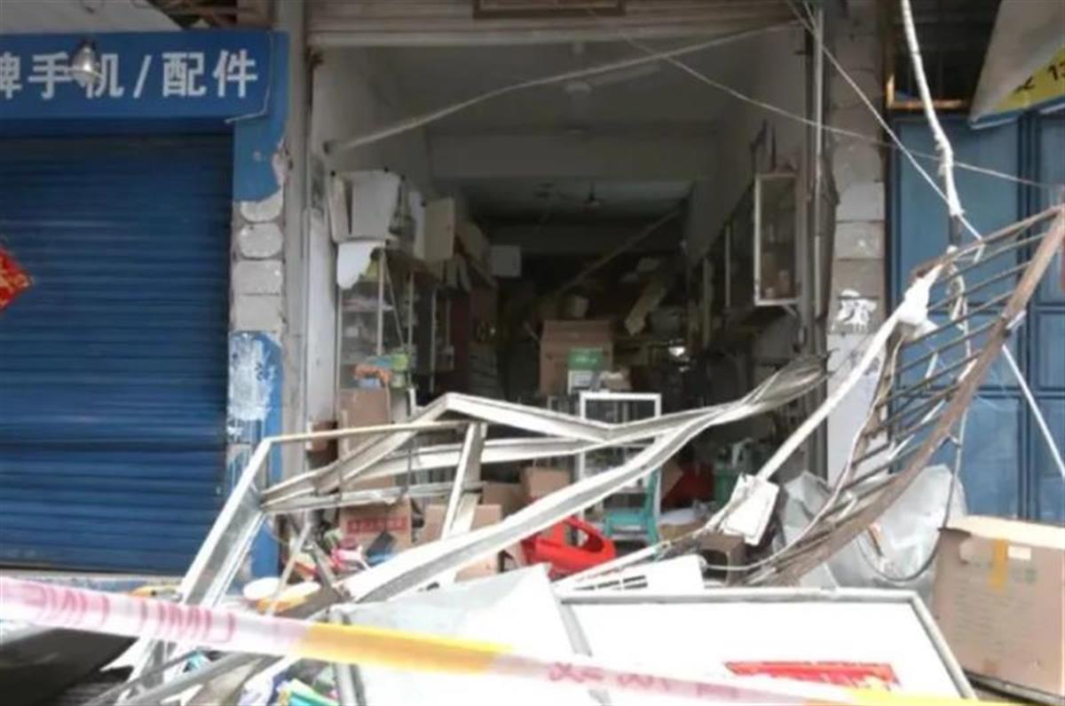 福建漳浦一店铺煤气罐爆炸致3伤,爆炸时有巨响