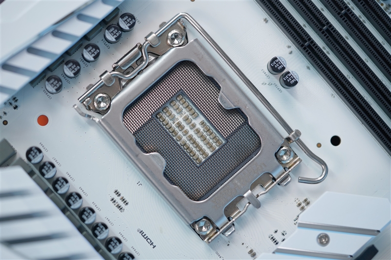 千元内最靓!影驰b760金属大师d5 wi-fi白金版评测:i5-13600k满血发挥