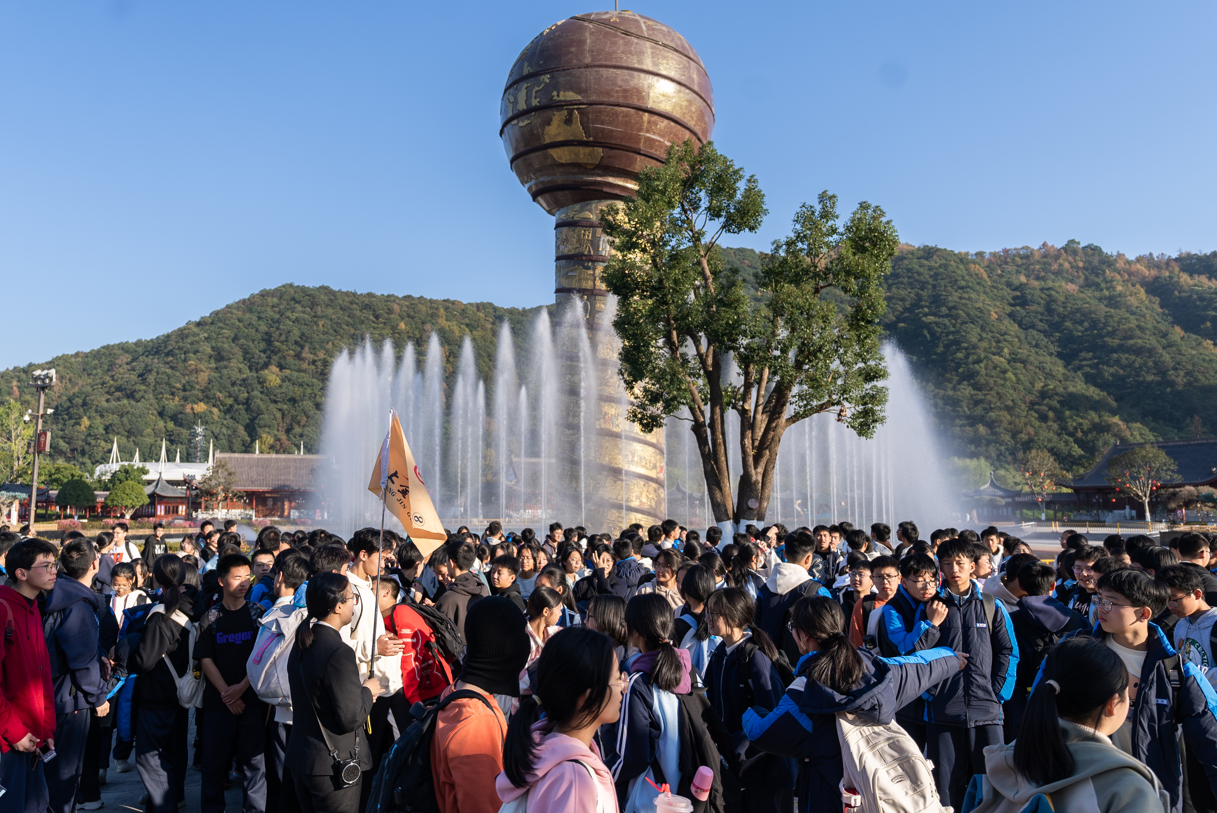 浙江省台州市三门县海游中学师生欢聚上金谷