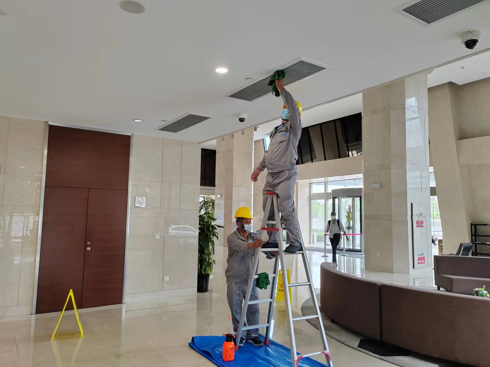 写字楼中央空调专业清洗消毒怎么做?包括哪些内容?