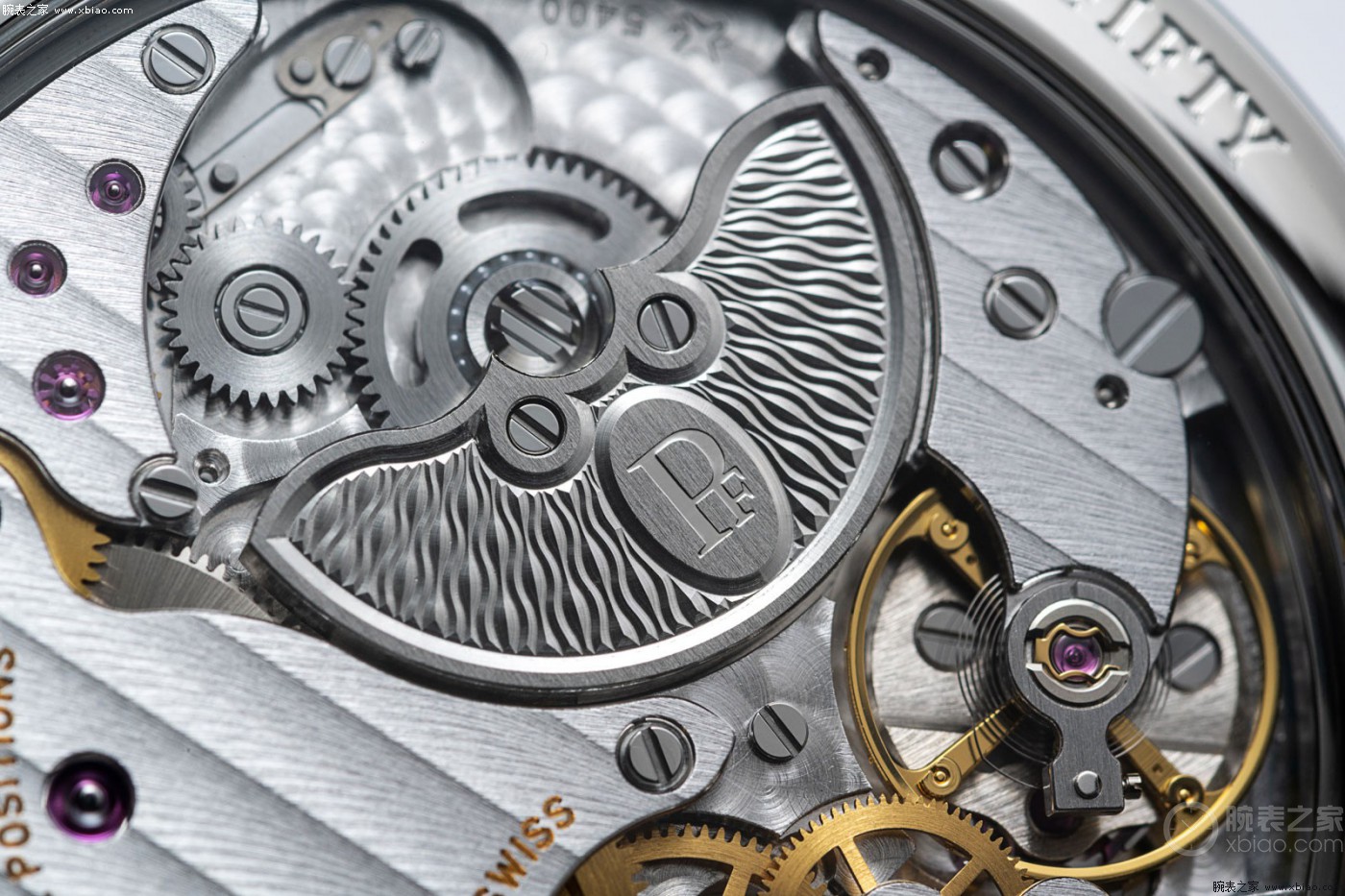 帕玛强尼推出tonda pf微型摆陀精钢腕表太平洋蓝shh版