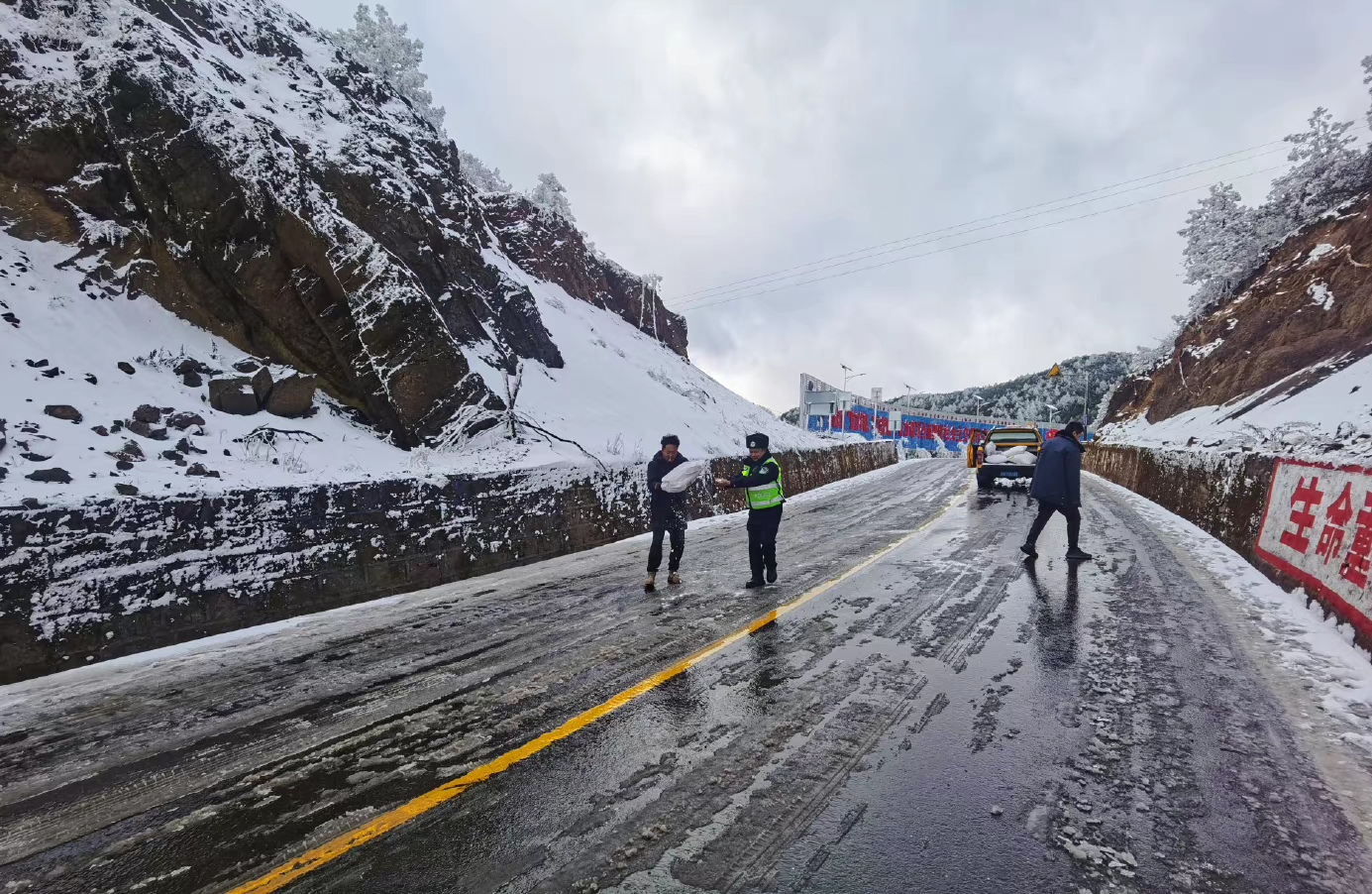 盐源小高山路况图片