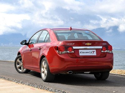 这是专属于特别版的色彩,与车身的黑红色装饰元素完美融合