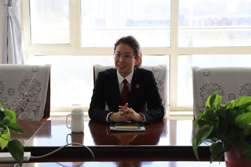 承德县法院党组副书记李天奇走访联络省人大代表