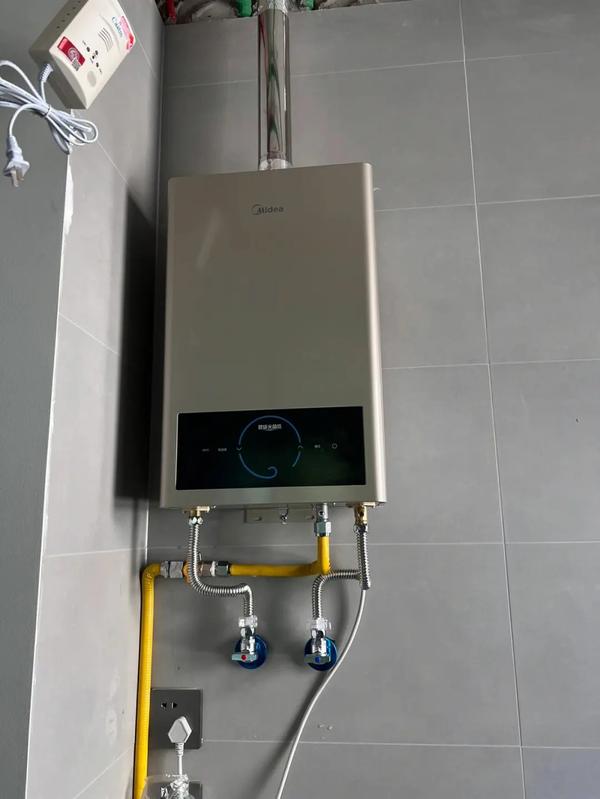 燃气热水器水箱漏水的原因及解决办法