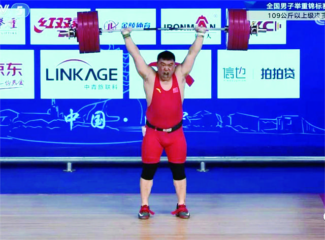 唐山籍运动员张喜亮在全国举重锦标赛上力夺一金一银