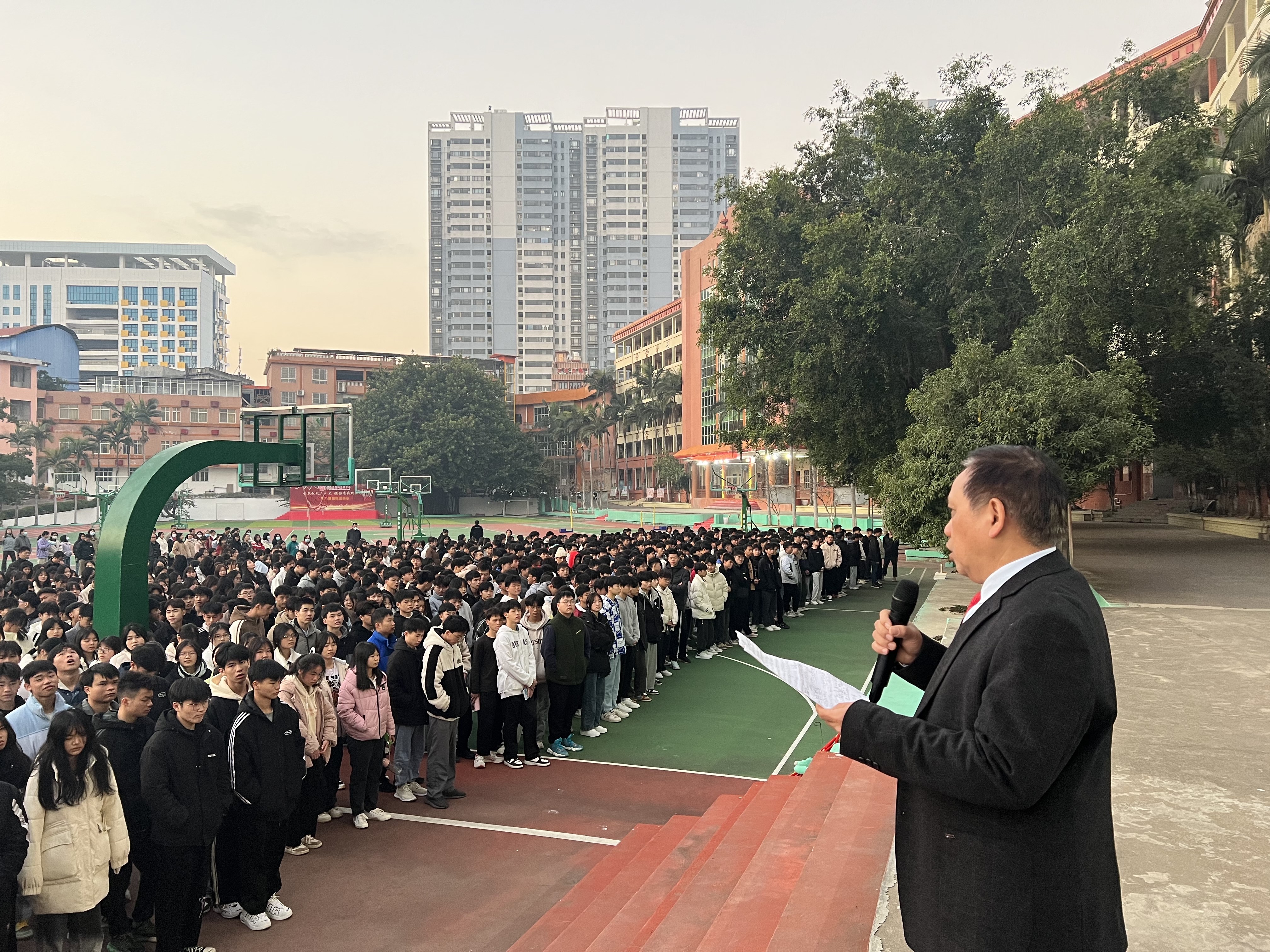 以奋斗姿态激扬青春—平南县朝阳高级中学举行2023春季期开学仪式