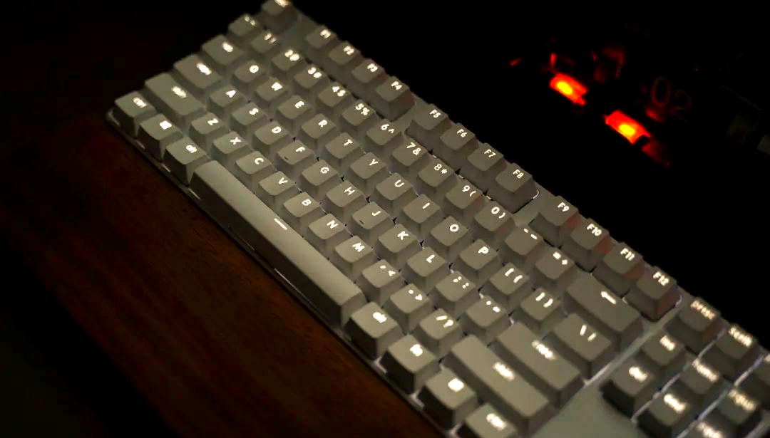 悦米机械键盘 pro:红轴与细节的完美结合