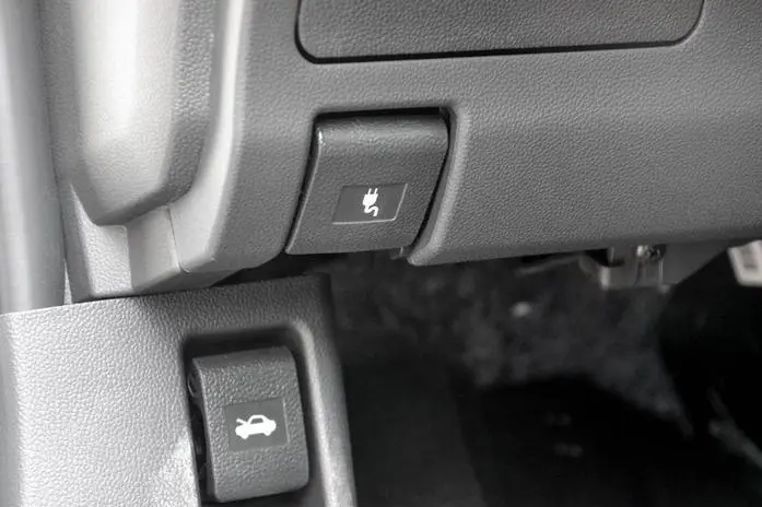 比亚迪唐前盖怎么关