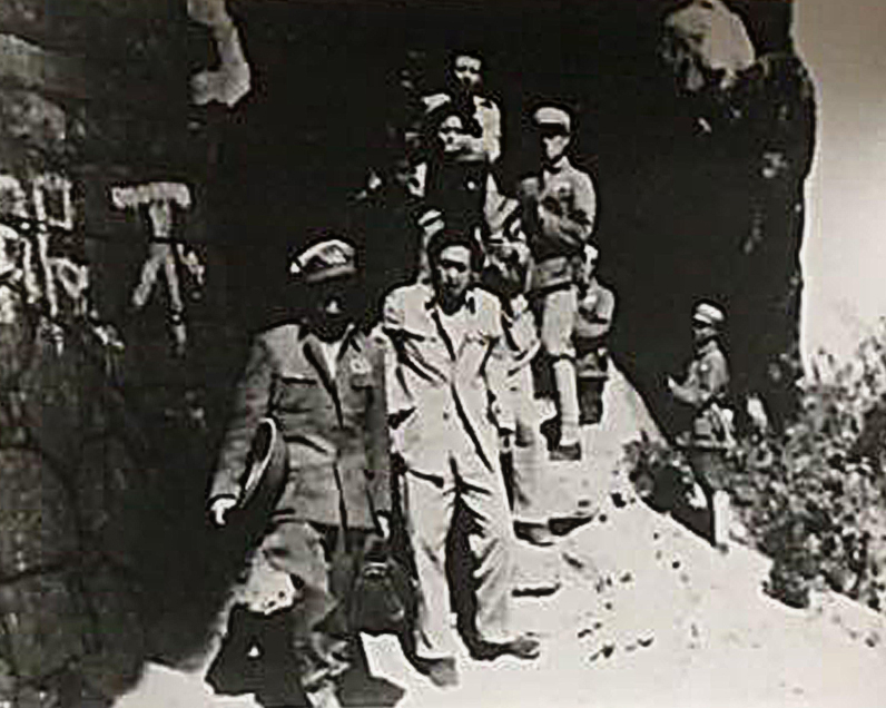 老照片——《翠岗红旗》剧照