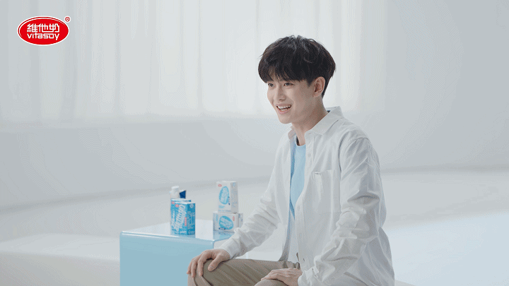 维他奶最新物料很甜很真诚 任嘉伦分享《专属契约》幕后的小故事