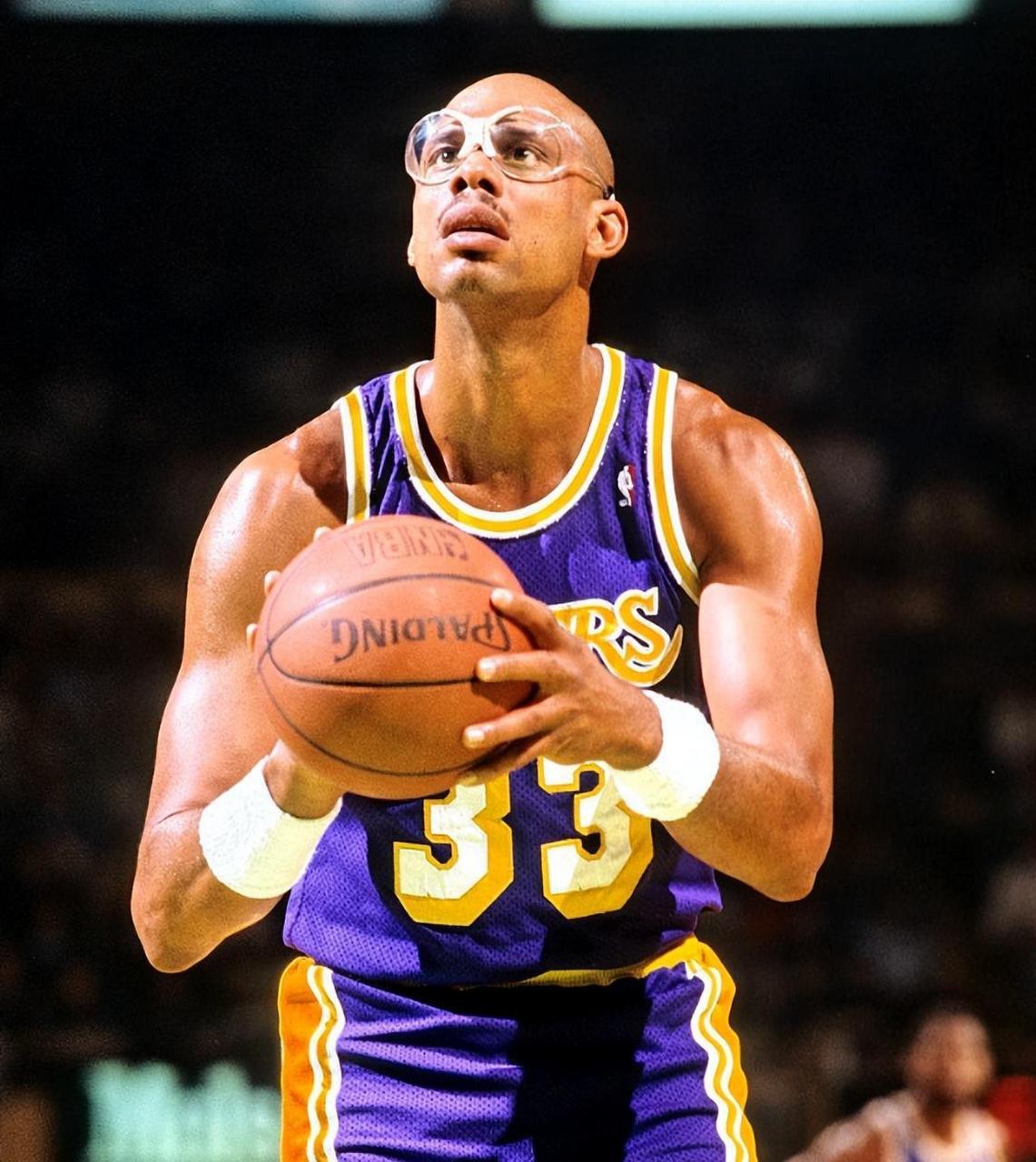 常规赛1000胜什么概念,哪怕你70%的胜率,那至少出战1400场左右.