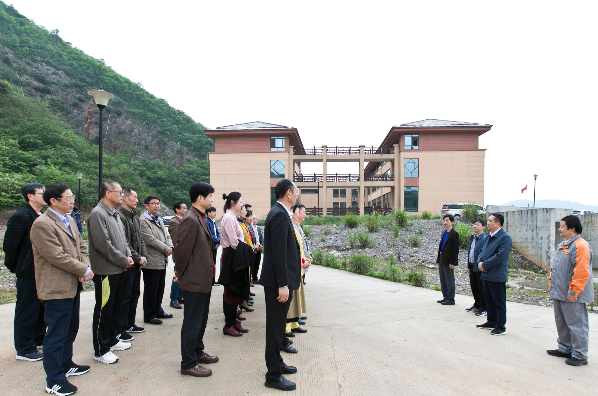 铜陵市委党校学员来办学习调研