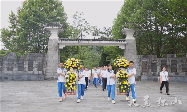 铭记历史 勿忘国耻——独山县第三中学举行815纪念活动