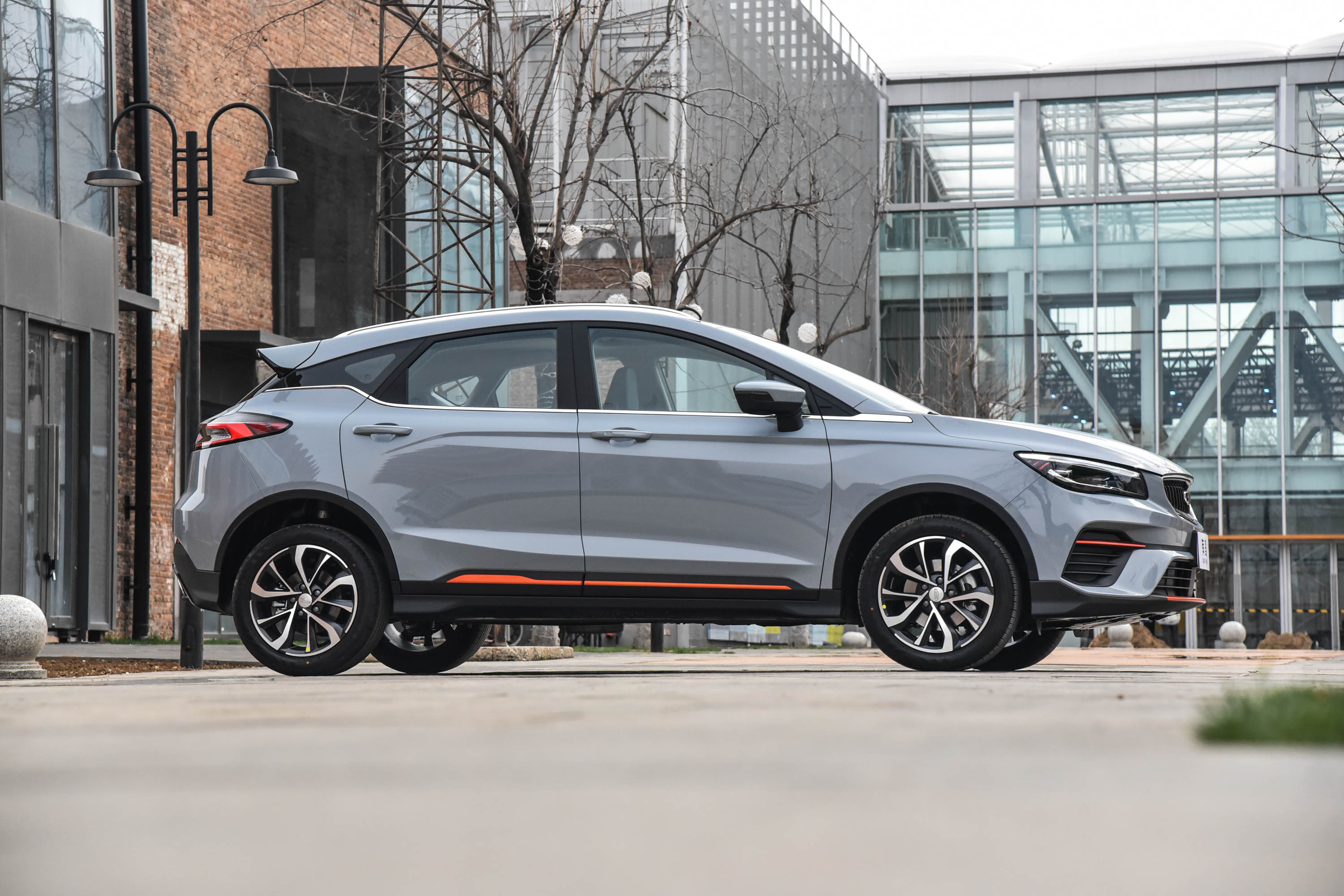 新车有料丨个性实用两不误!静态体验帝豪s 跨界玩家版