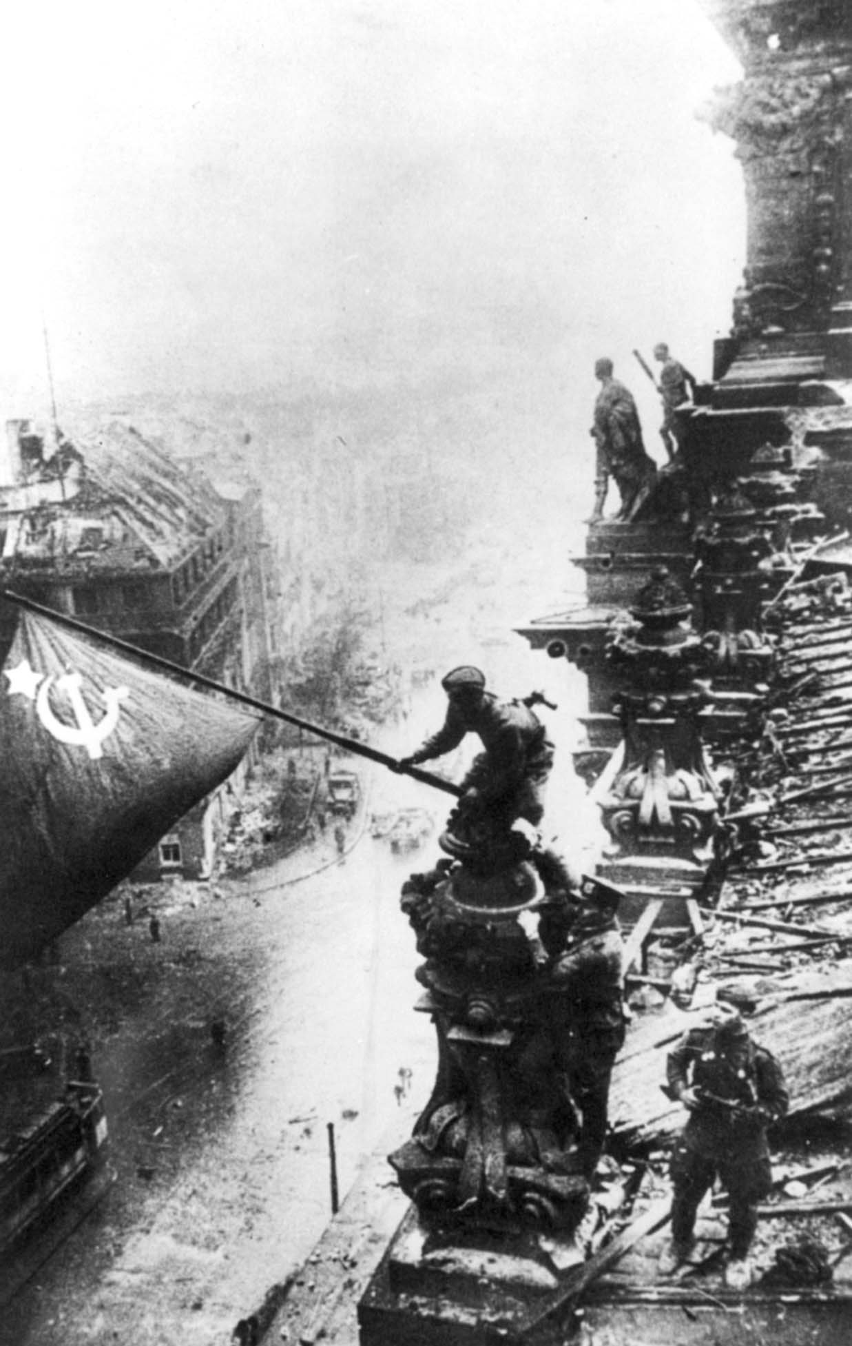 明查|二战期间丹麦国王和王后佩戴黄色大卫星以保护犹太人?