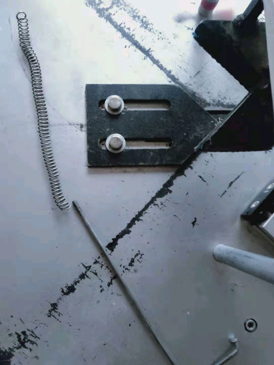 关于钉角机不出钉和钉子钉出来不在框中间的问题解答
