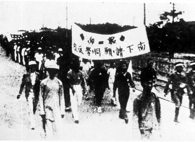 1931年12月20日,北平学生欢迎南下示威团回平返校.