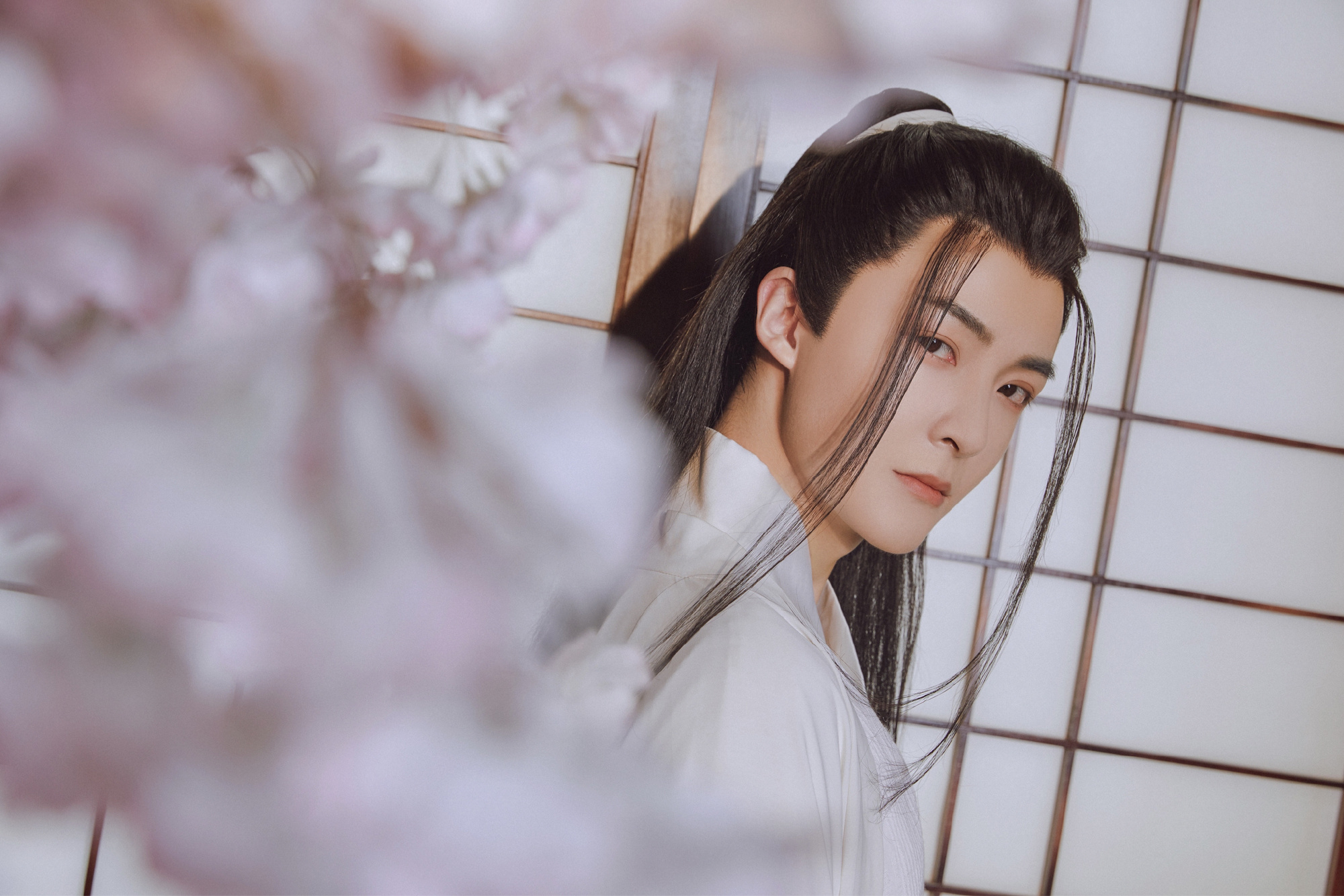 管栎汉服写真有点帅,风格多变判若两人,粉丝:我嫁哪个?