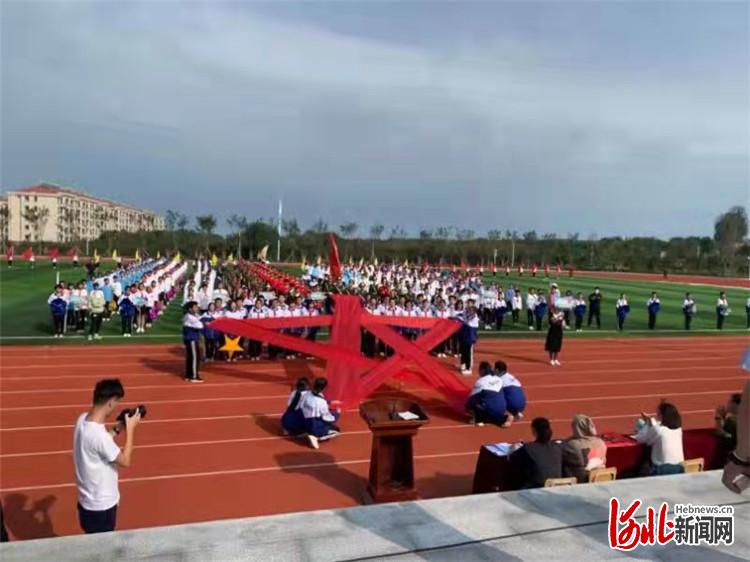 秦皇岛市北戴河区第一中学举行庆祝活动祝福祖国