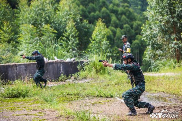 广西贵港:武警特战队员开展实战化对抗比拼「组图」