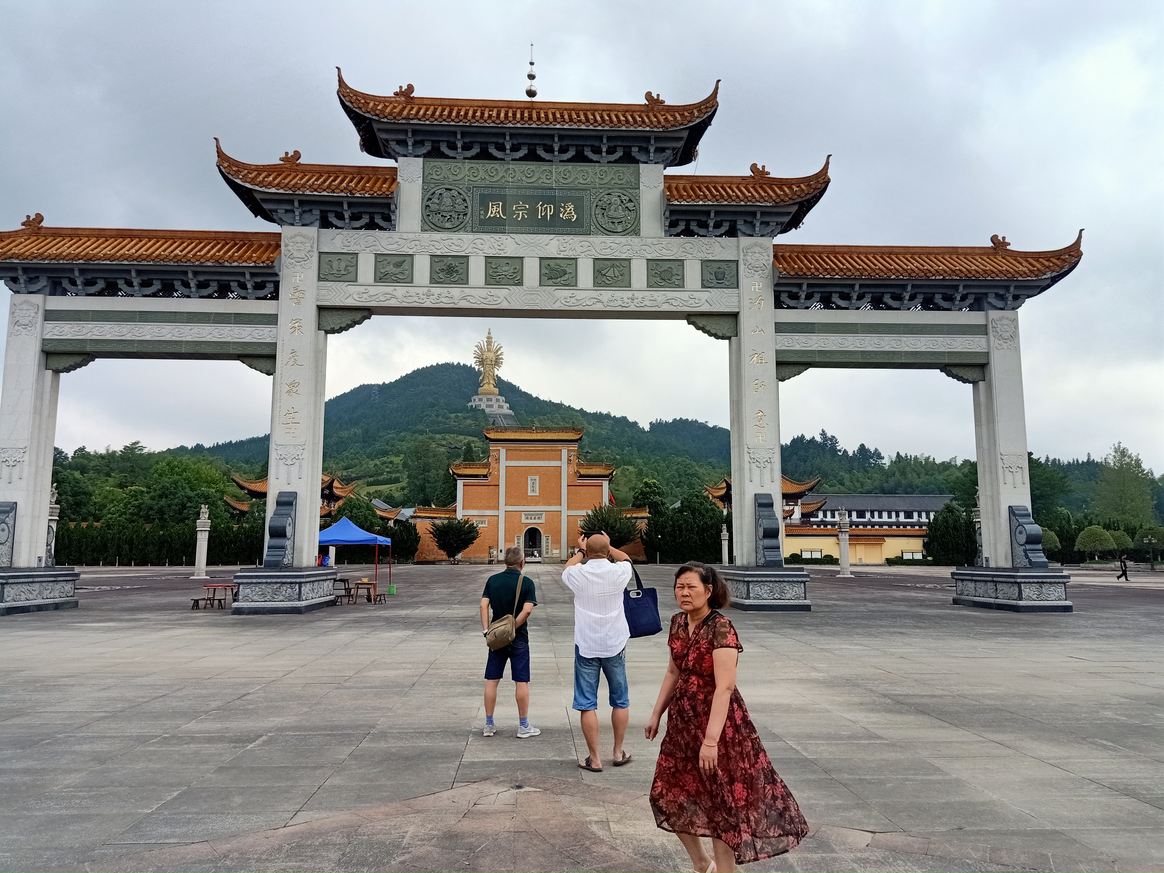 远眺莲花座,千手拜观音——游沩山密印寺