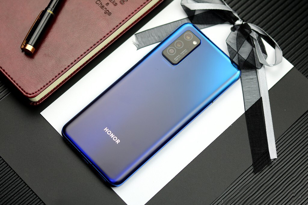 从3299跌至2299,最便宜的麒麟990手机,没想到一切来得这么快!