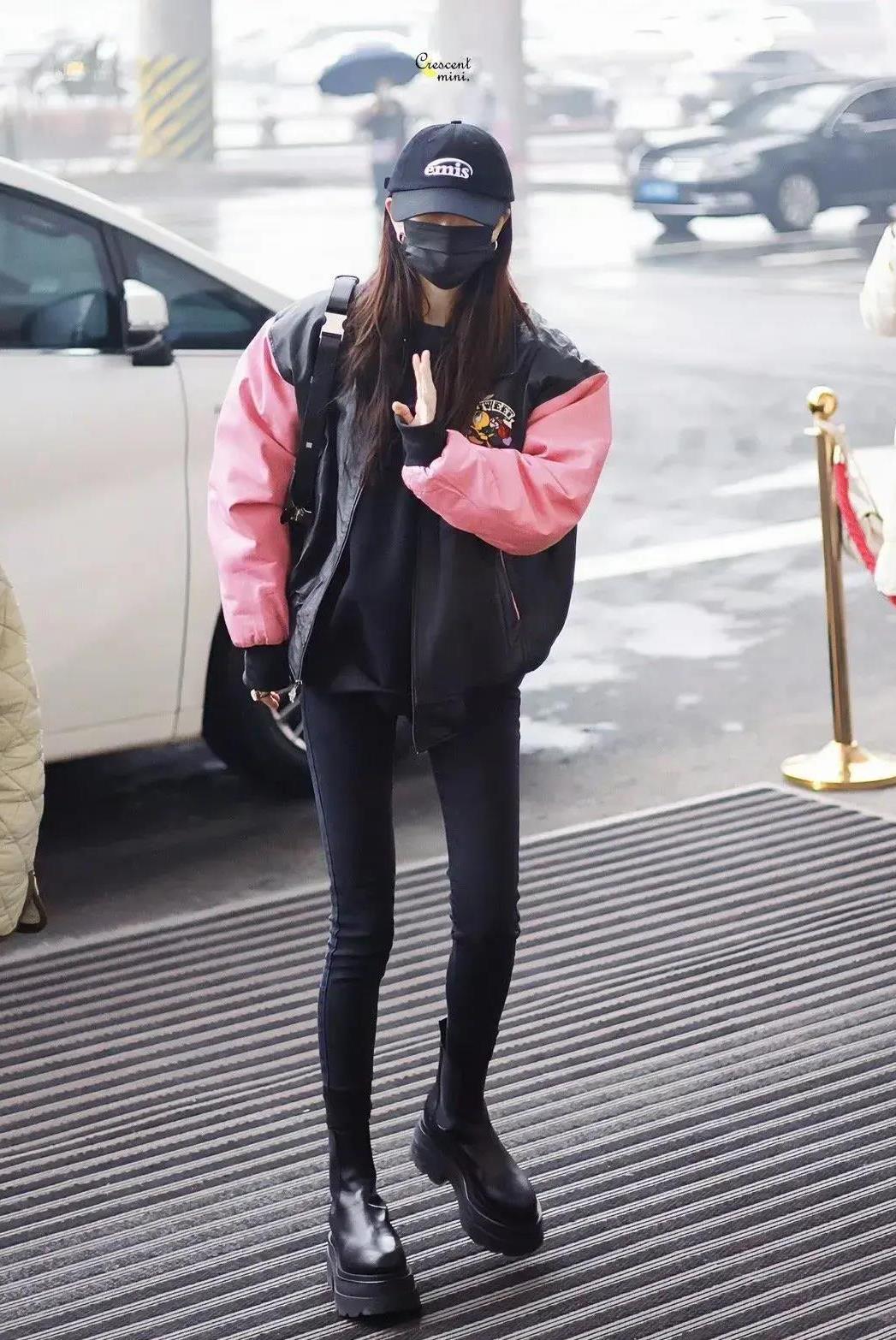 杨幂粉黑棒球服,腿好长,好细被腿精幂幂姐的美迷晕了