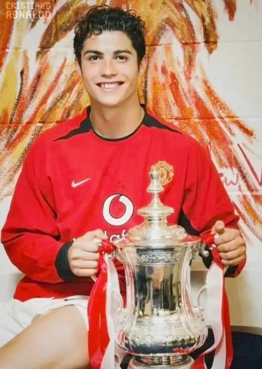 c罗的青春颜值,连男人都不得不说"好帅"