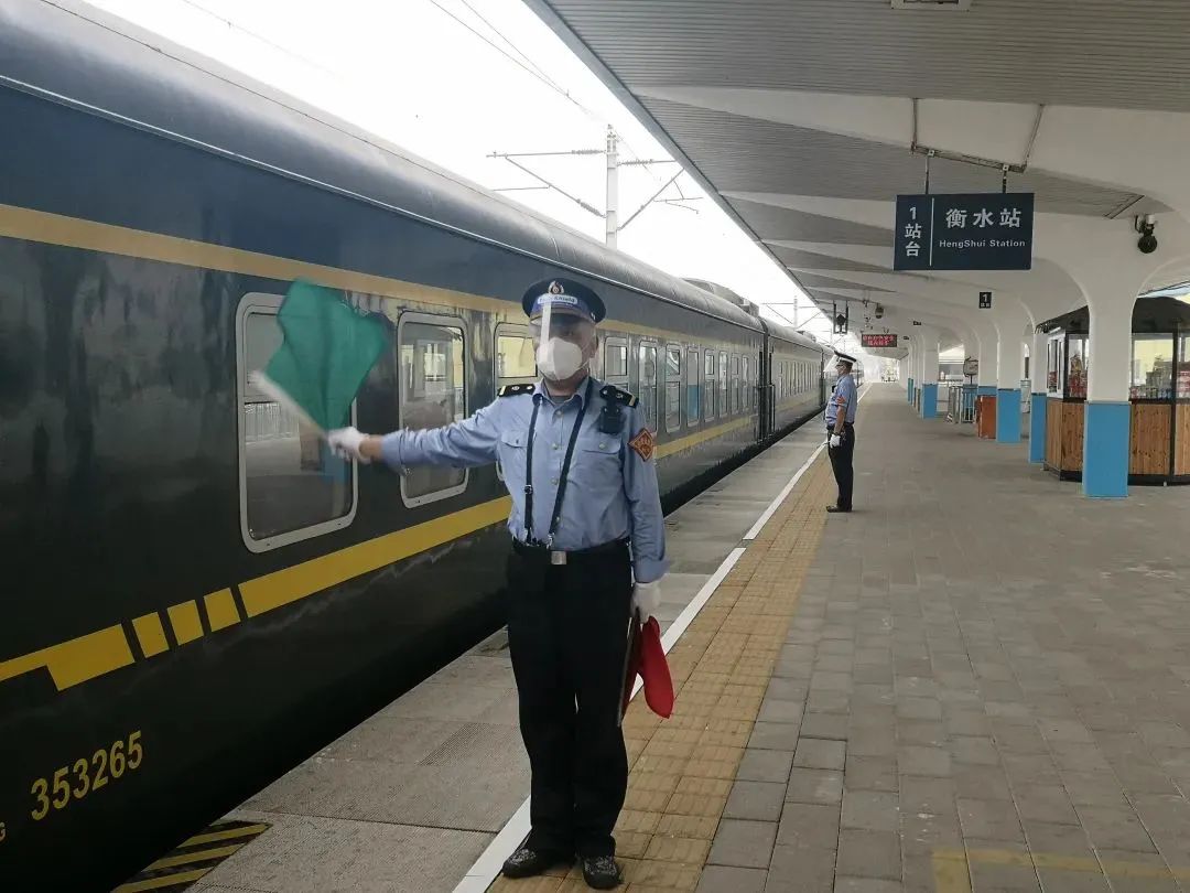 宣化站(21:32分到21:36分开),沙城站(22:23分到22:27分开),北京西站(0