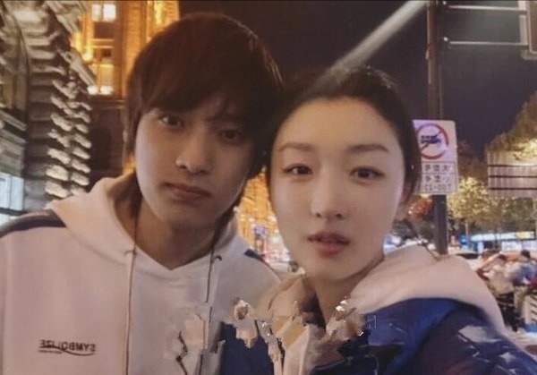 周冬雨唐培彦恋情曝光,深夜同回酒店,蓝颜知己转正牌