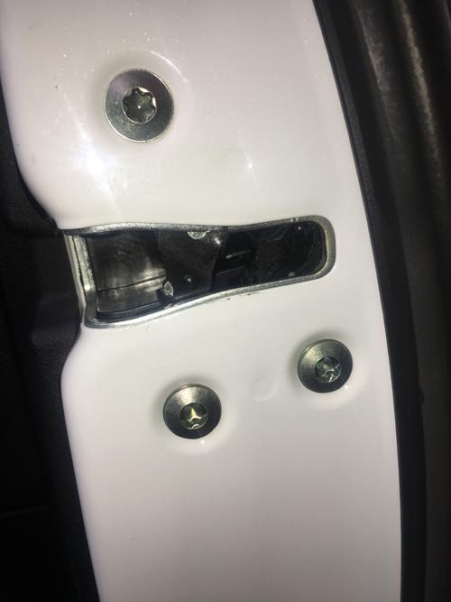 冬天车门关不上怎么回事