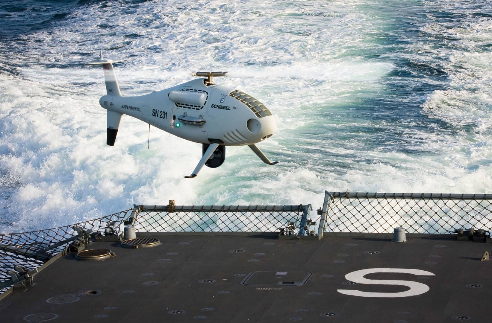 国内外普遍高度重视舰载无人机的发展,无人直升机作为无人机家族中的