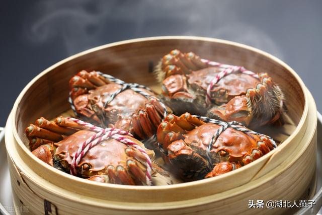 秋天最适合吃螃蟹,蒸螃蟹,冷水蒸还是热水蒸?多一步鲜香不流黄