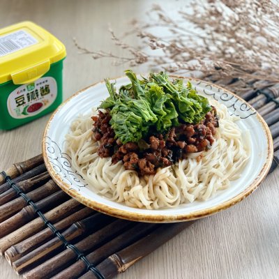 春天的味道,香椿肉末拌面,好吃到舔盘