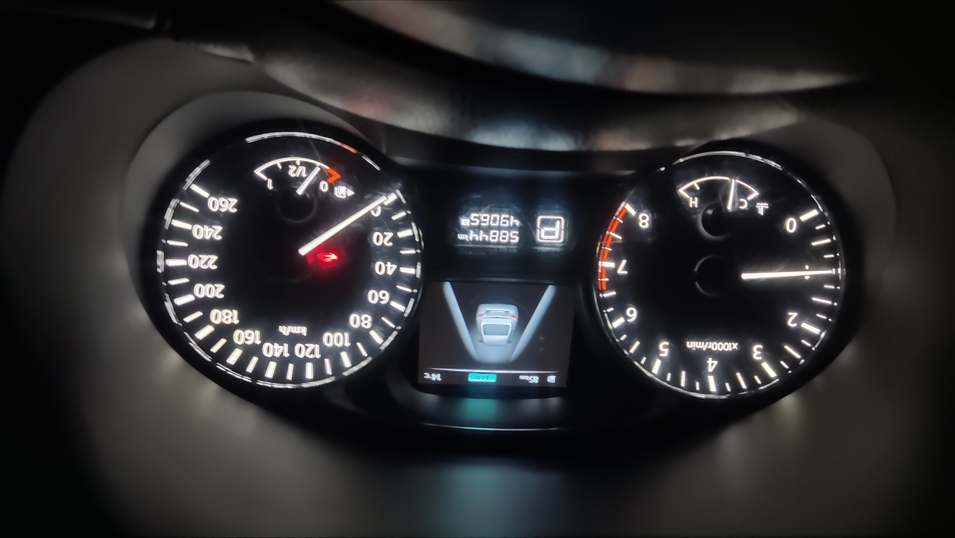 日产天籁车电脑屏上出现车中间一把钥匙的标志是什么意识