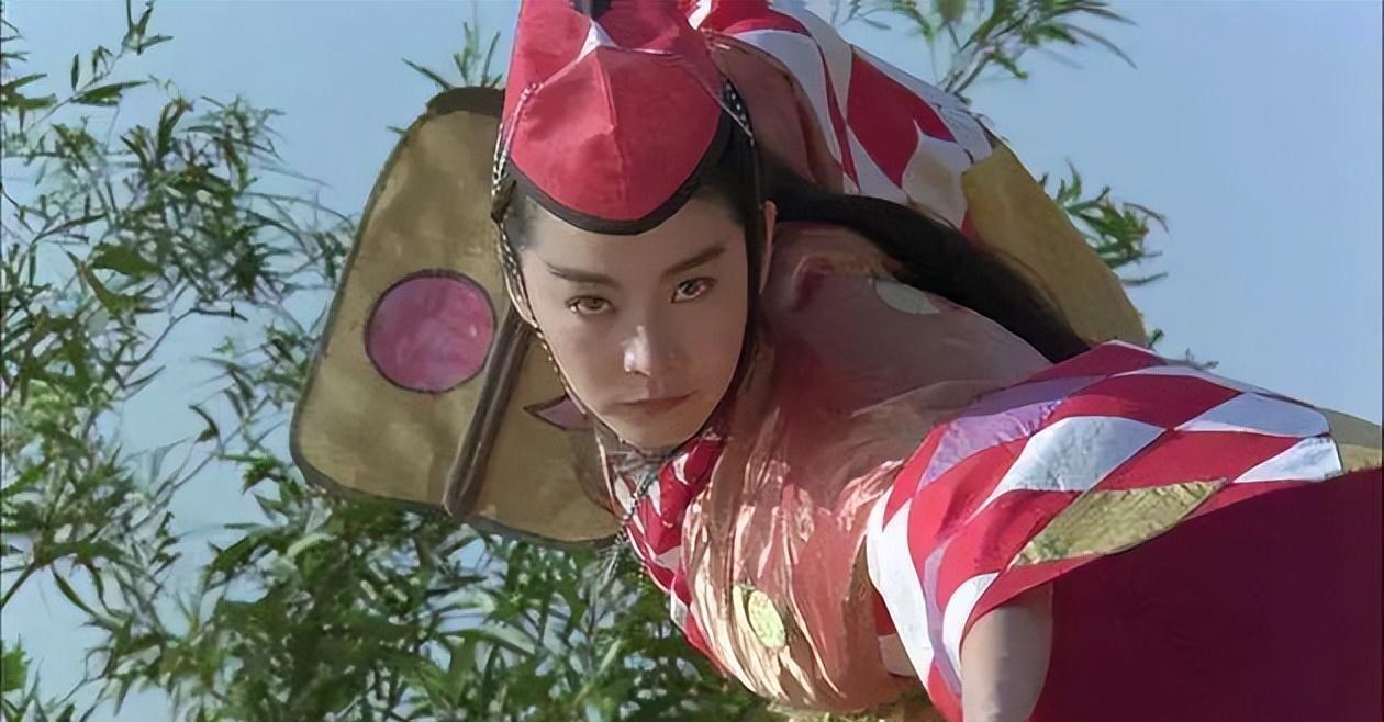 "玉面郎君"陈丽君,她意外爆火,让内娱彻底成笑话