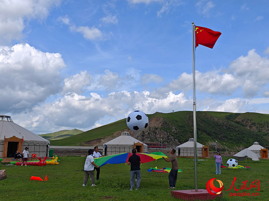 活力内蒙古丨苏道牧场的故事,从一面国旗讲起