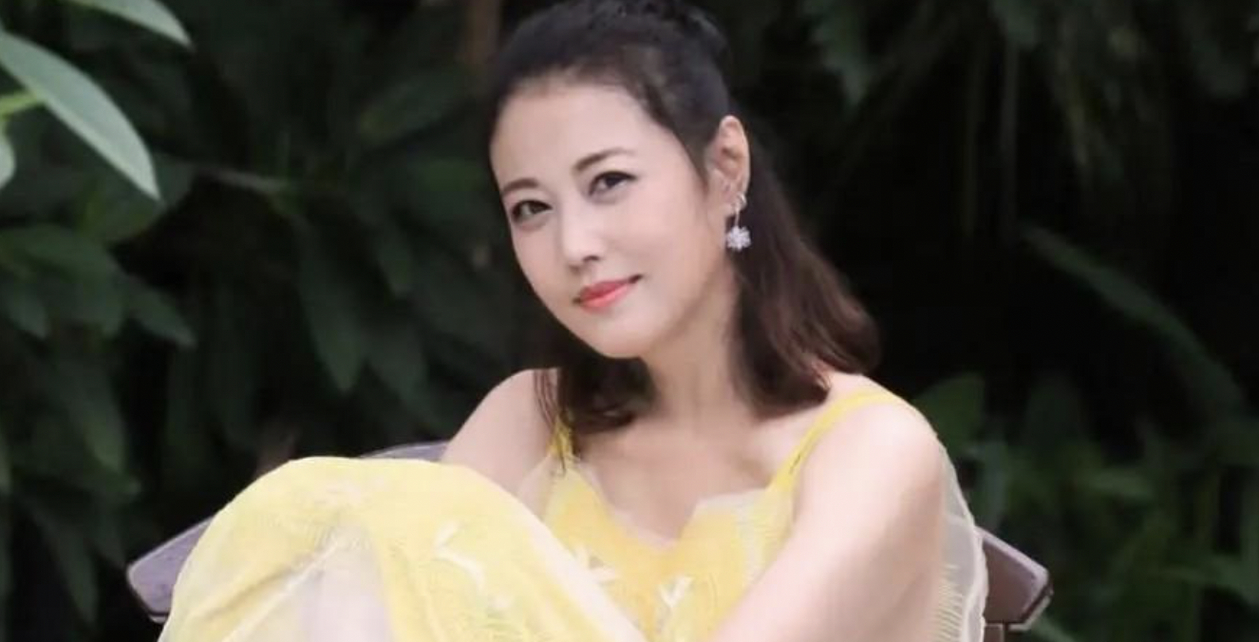 我们应该关注他们的生活和健康问题,尊重和关爱他们,并反思香港演艺圈