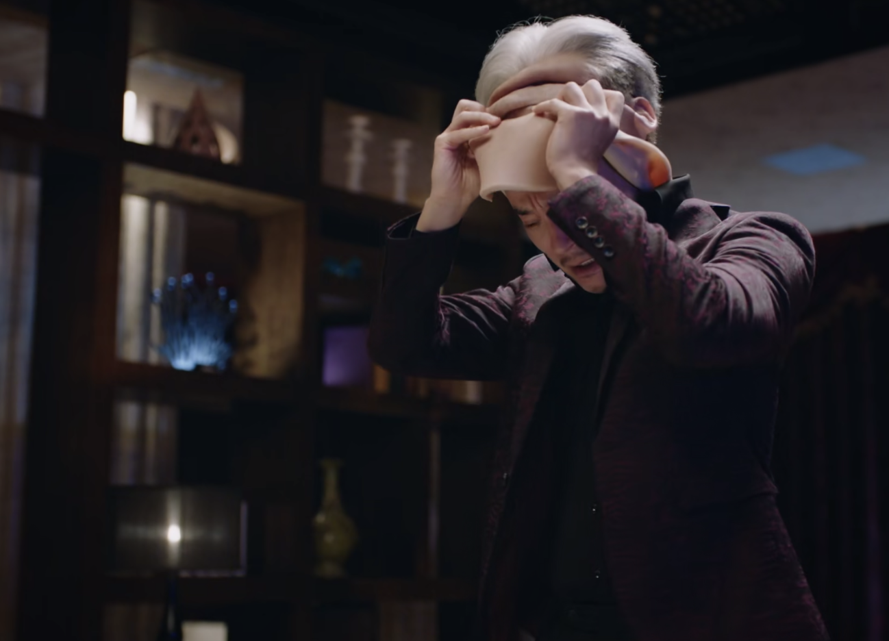 人皮面具做得真绝!《暴风眼》63岁老戏骨任洛敏,配角也能逆袭