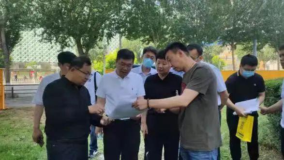 沈阳铁西区长郭忠孝调研口袋公园和背街小巷改造提升工作