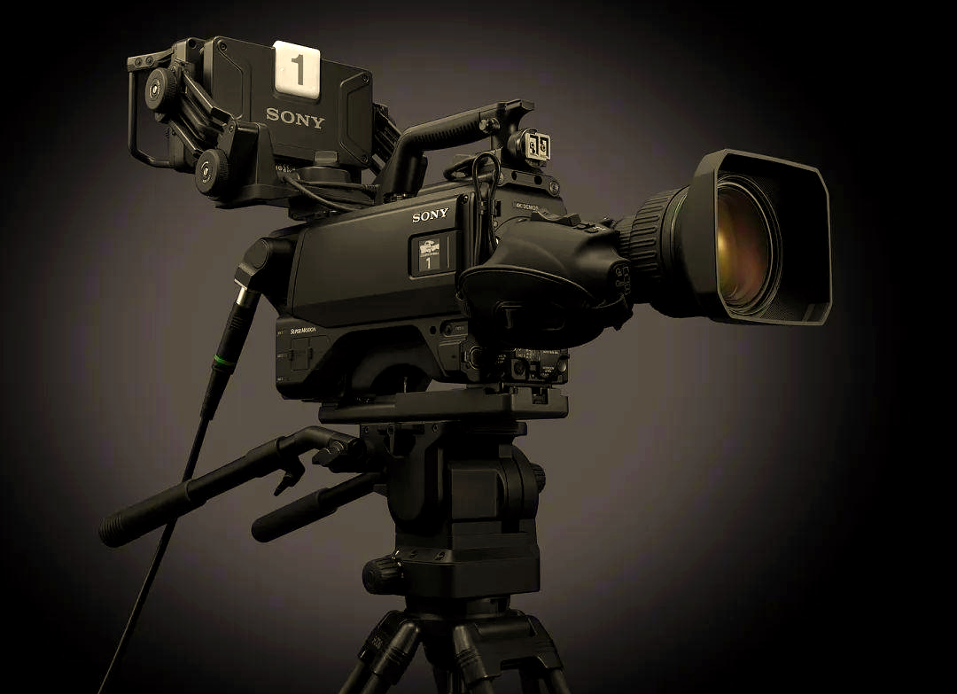 摄影器材之争:单反相机为何无法取代摄像机