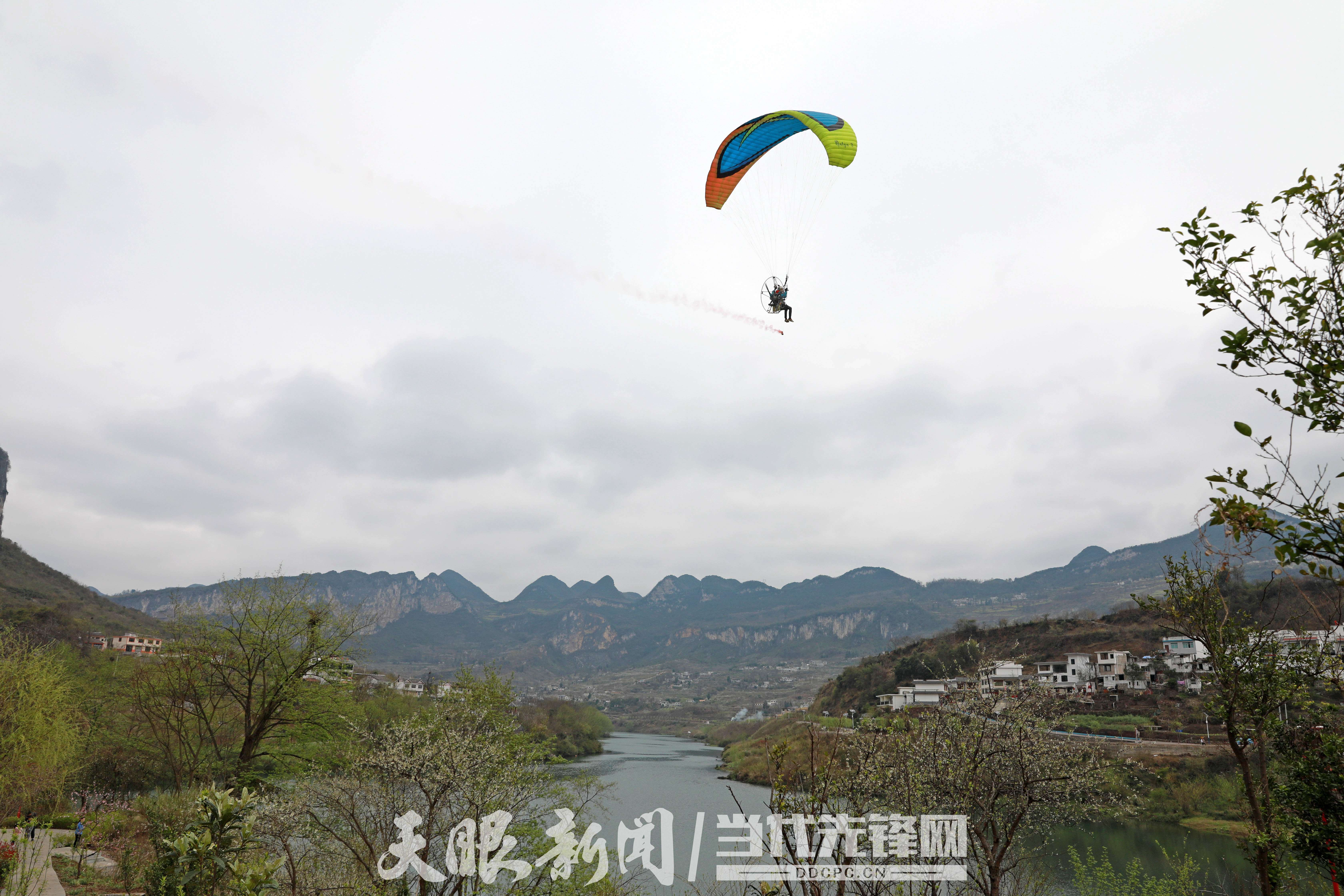 黔西市大关镇第十二届鸭池河桃李花文化旅游节开幕