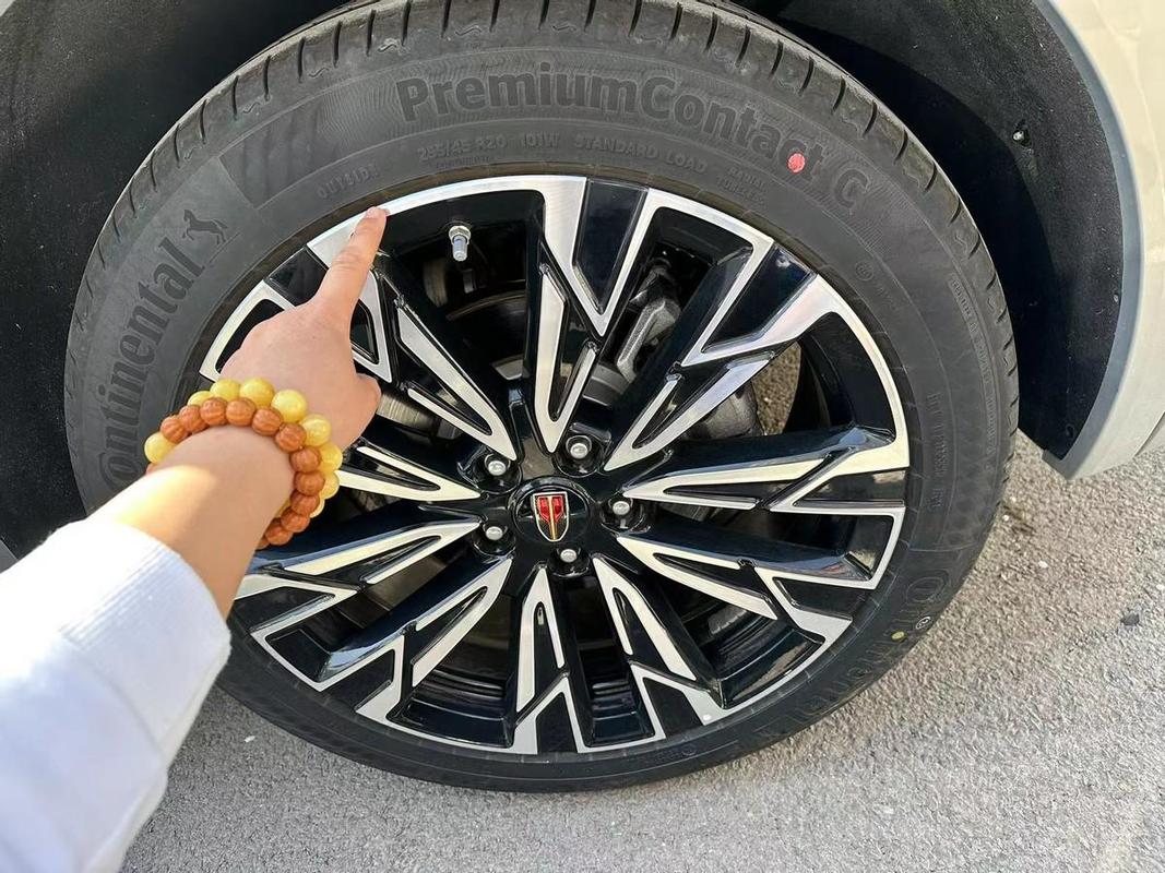 红旗hs5轮胎型号是什么?