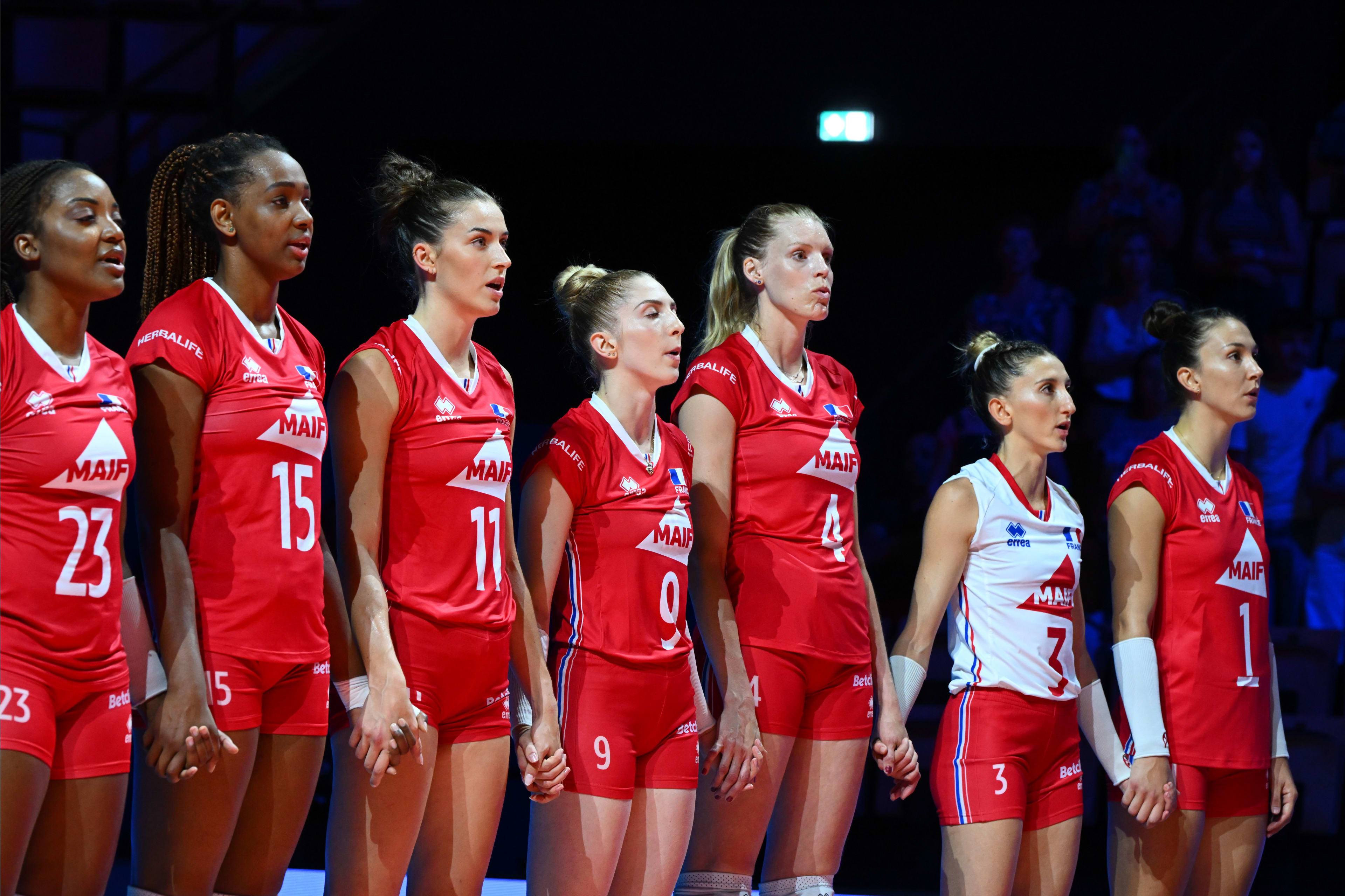 哈克18分被限制!法国女排夺冠晋升世联赛,发球强势,三叉戟51分